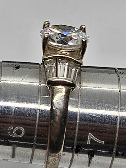 925 Sterling Silver Ring with round Fashion Diamond